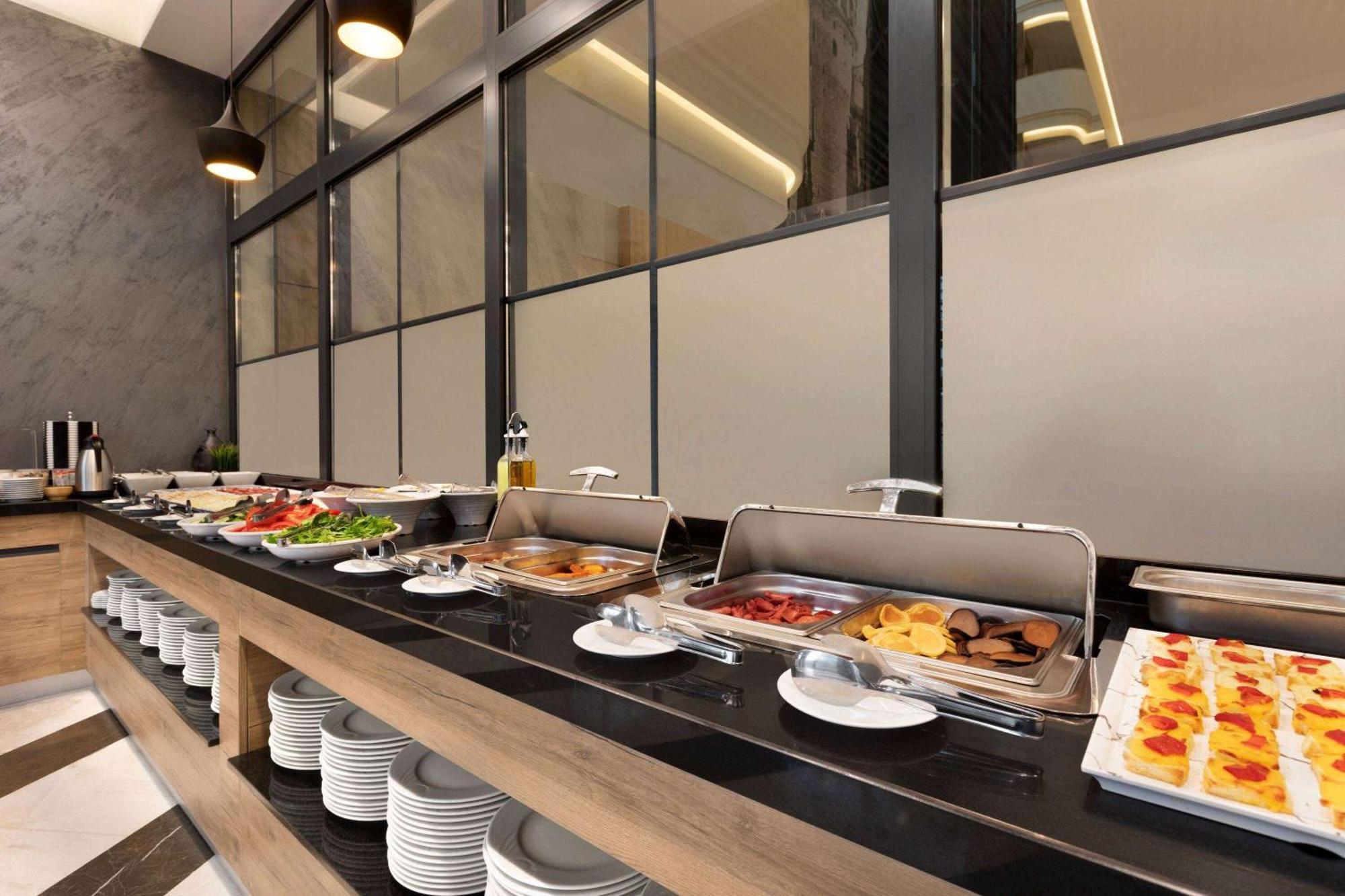 Ramada Encore By Wyndham Basin Express Hotel Istambul