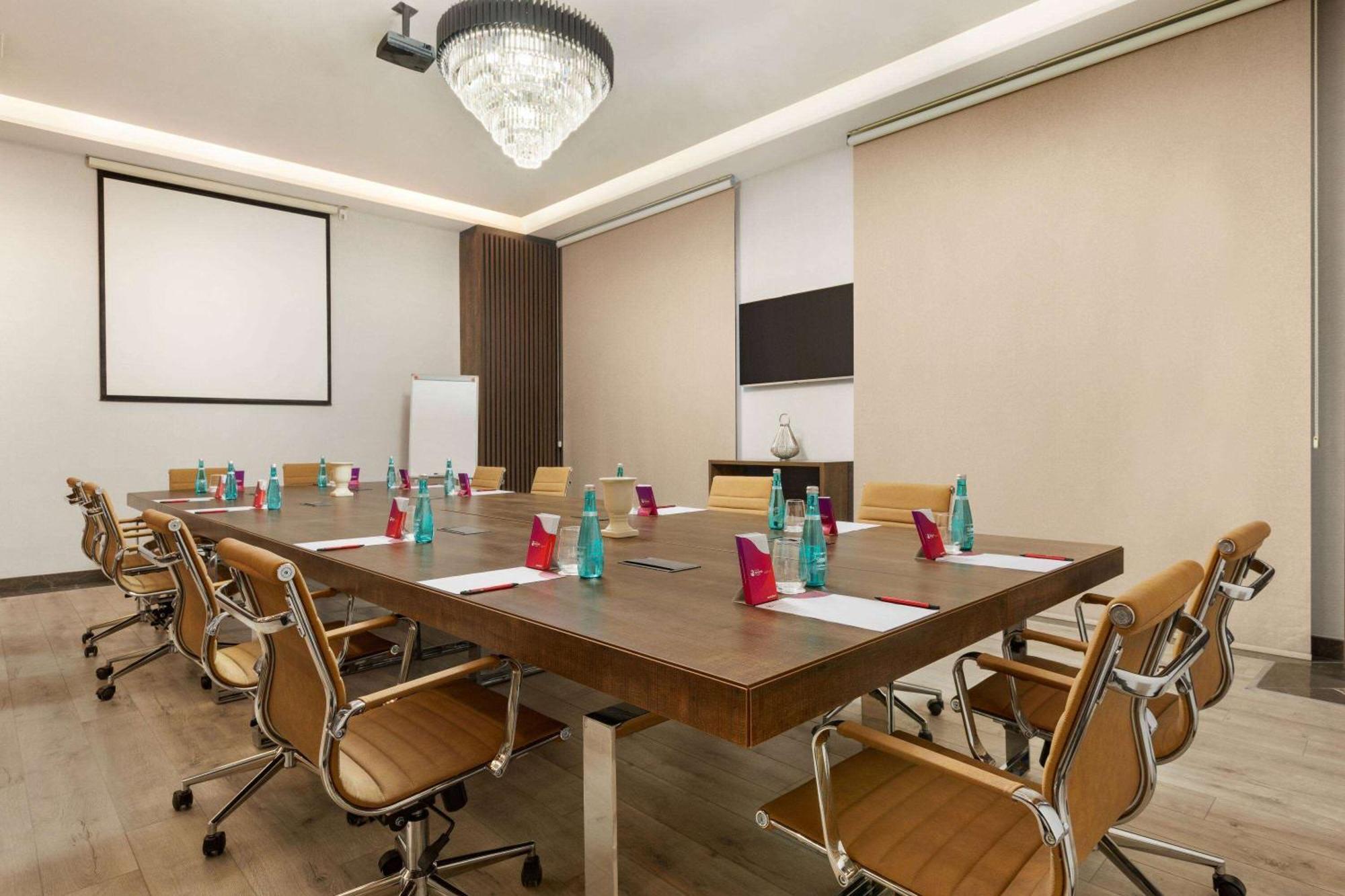Ramada Encore By Wyndham Basin Express Hotel Istambul